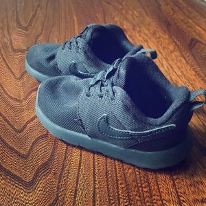 Toddler boys Nike shoes